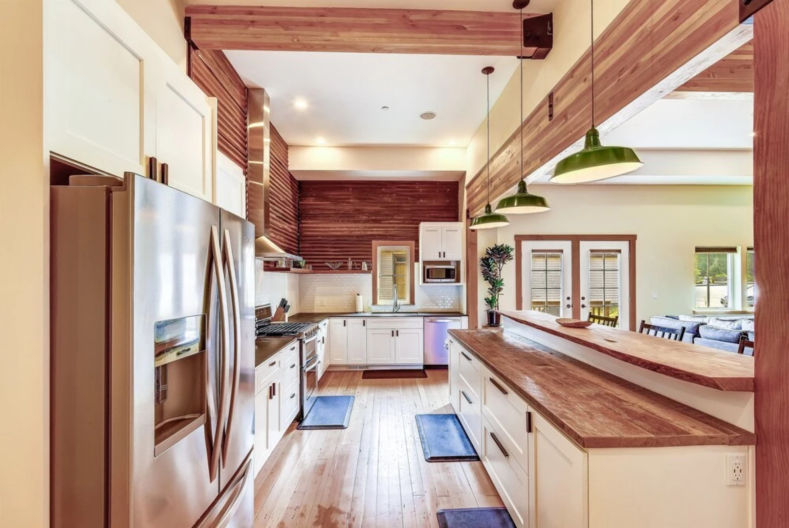 Onemish Lodge - Five Bedroom Home with Mountain View