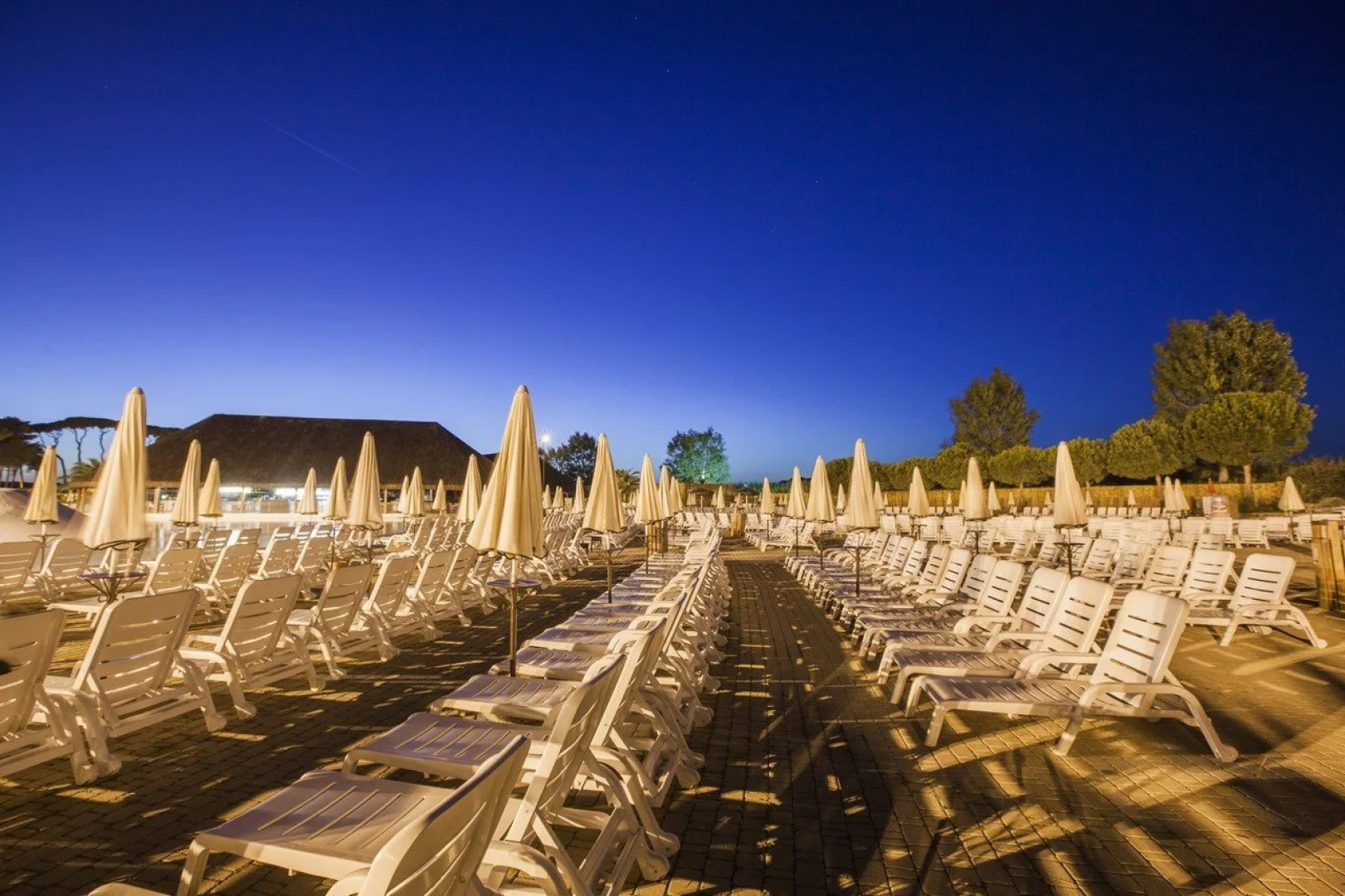 Hu Park Albatros Village