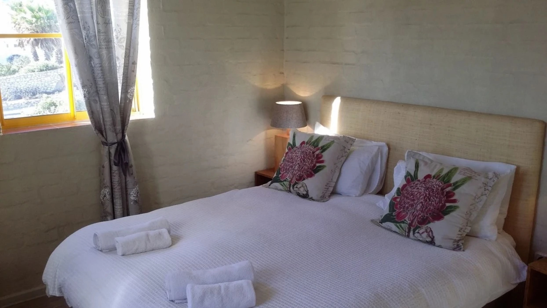 8 Thera 29 Self catering
