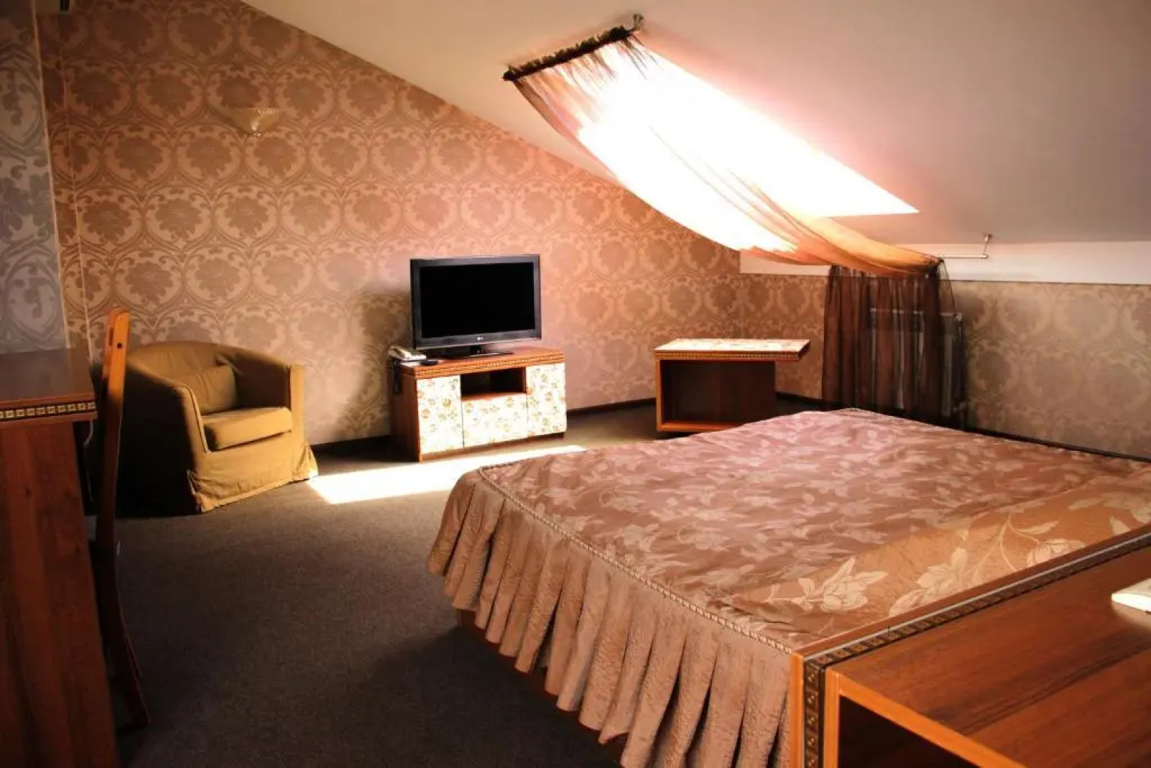 Красные холмы