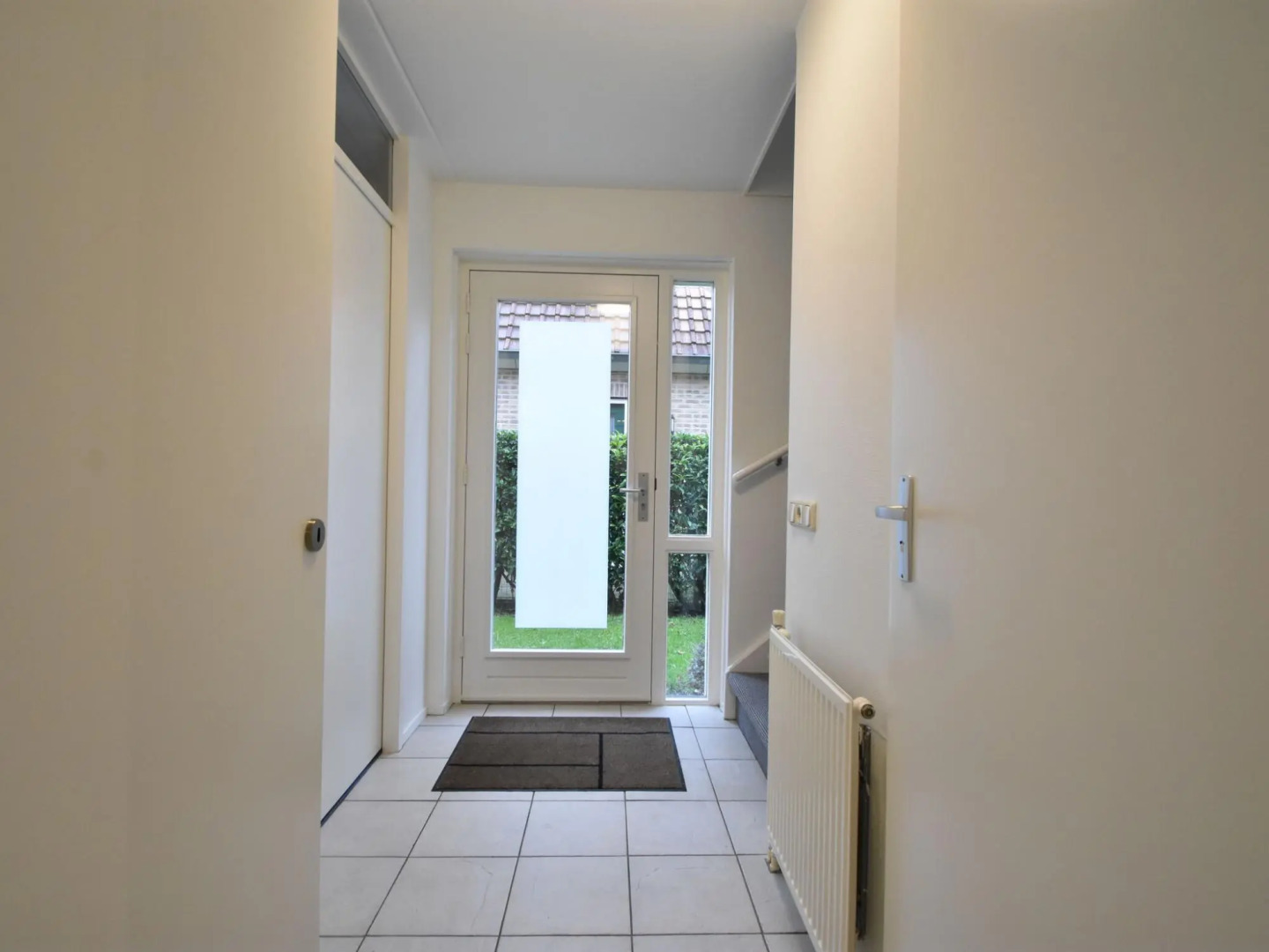 Quaint Holiday Home in Zonnemaire With Roofed Terrace