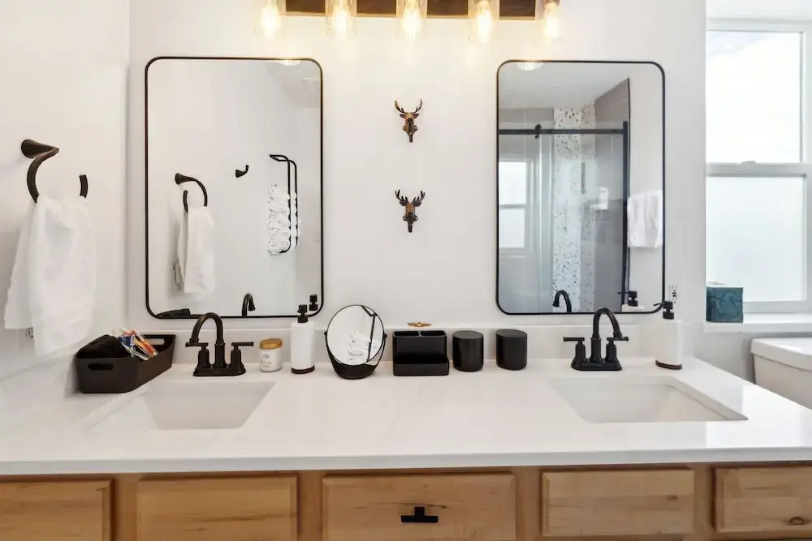 Tranquil Mountain Retreat Scenic Views & Hot Tub 4 Bedroom Home by RedAwning