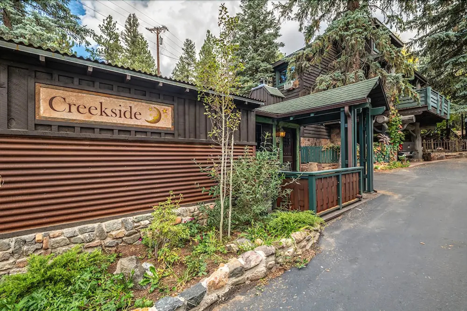 Highland Haven Creekside Inn