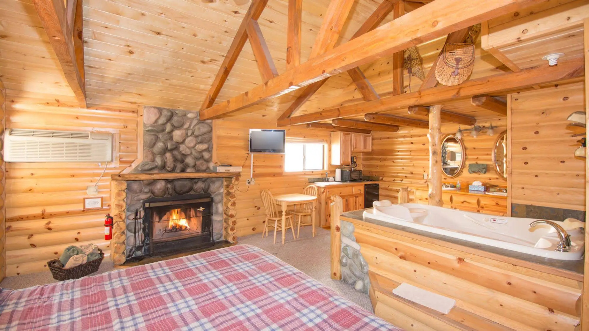 Upper Canyon Inn & Cabins