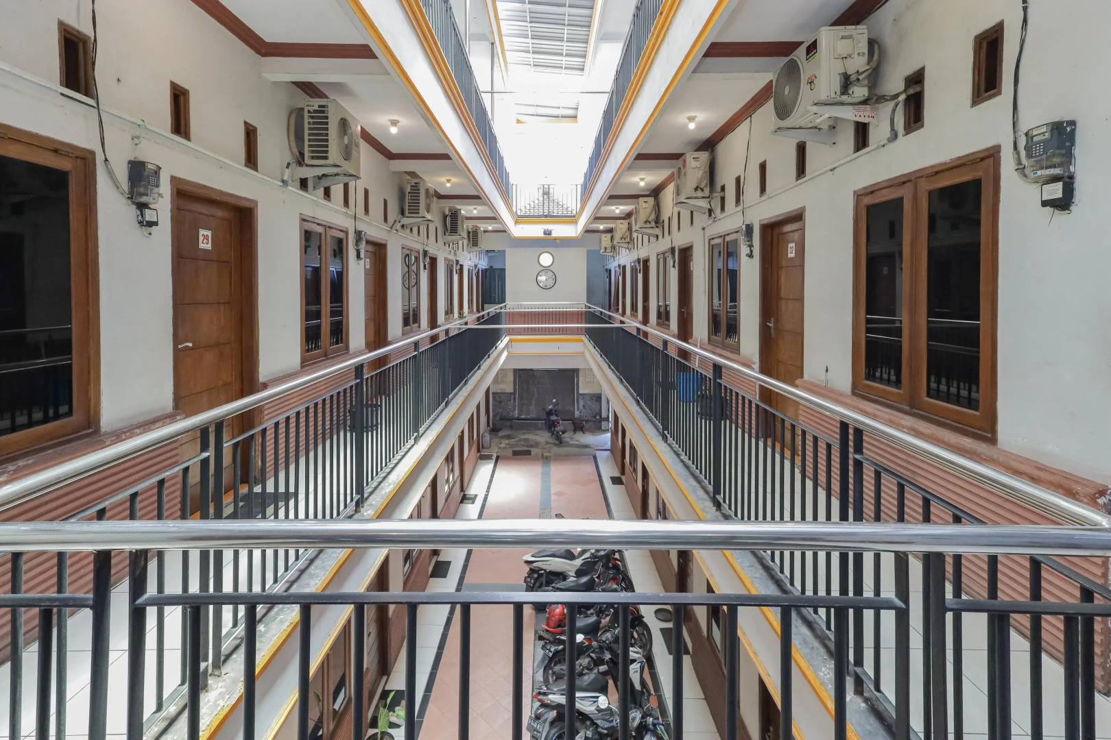 RedDoorz near Juanda International Airport 2