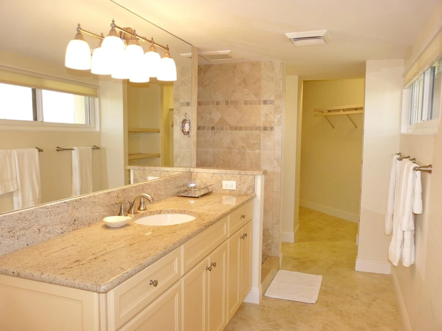 Cozy Beachfront Getaway With Pool and spa