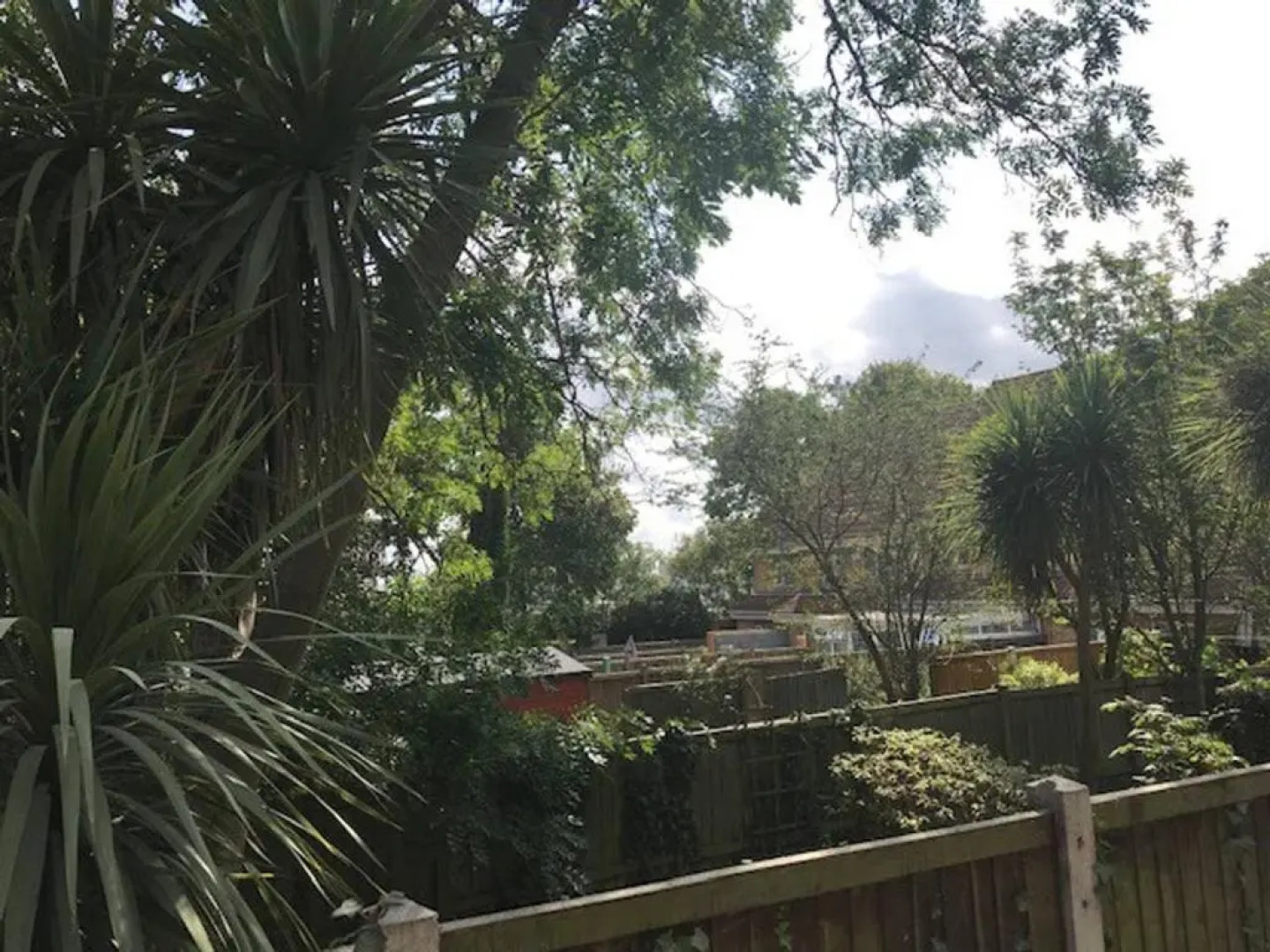 Newly Built Studio Guest House, 25 mins to London, close to Bluewater