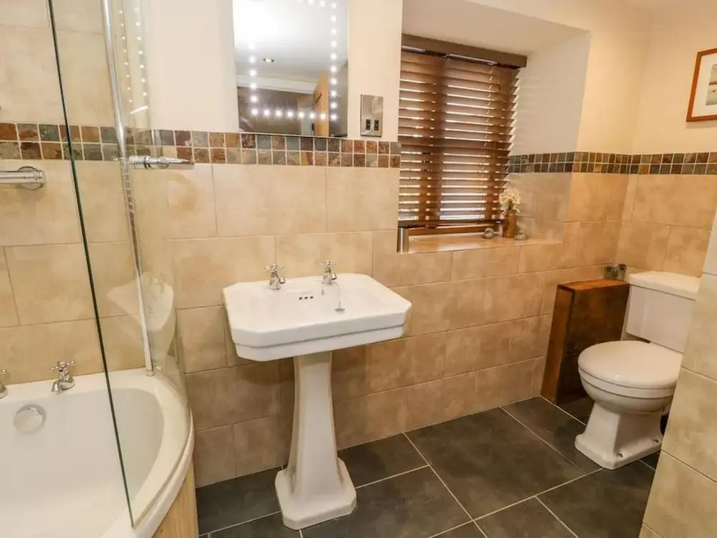 Dee Valley Country Escape - Sleeps 4 & Hot Tub