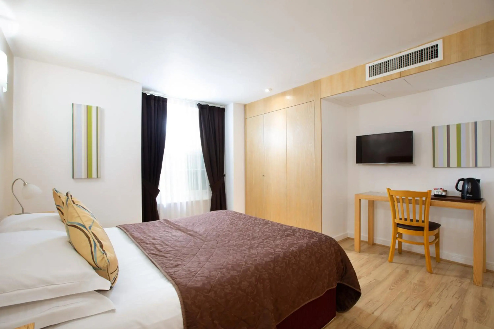 OYO The Cleveland Hotel