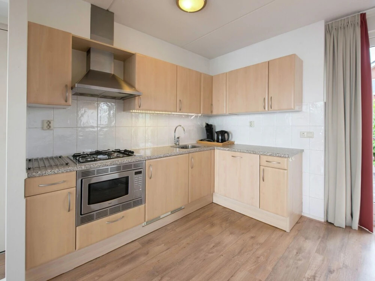 Tidy apartment with dishwasher, close to Amsterdam