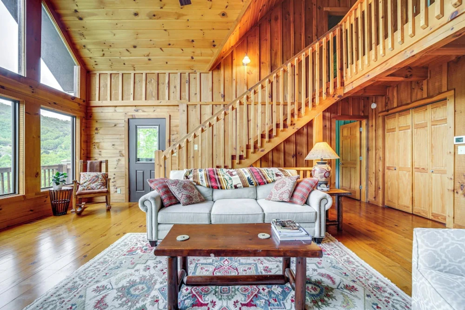 Decks & Mountain Views: Waynesville Getaway!