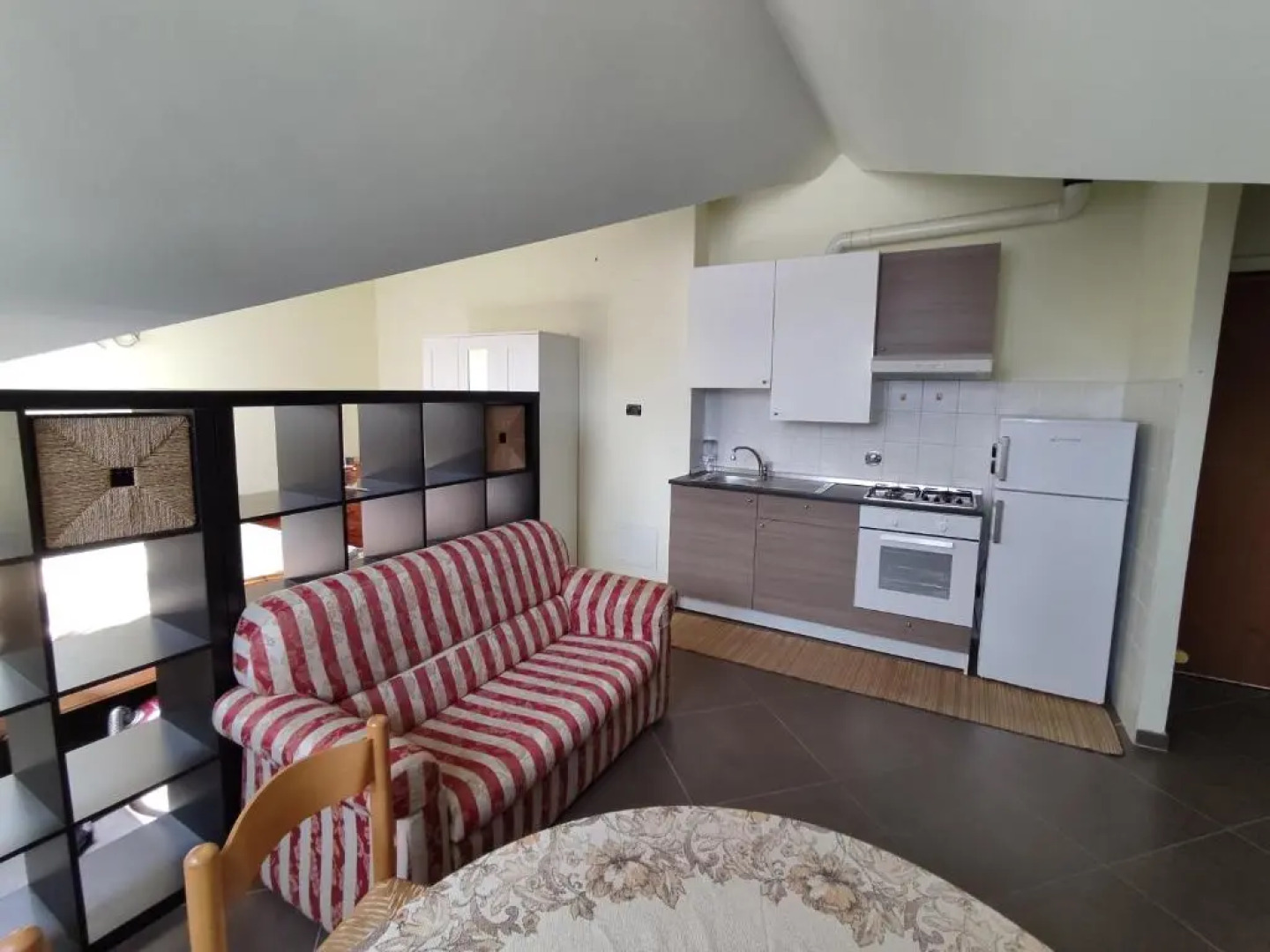 Appartamento nuovo con cucina ai piedi del Monviso