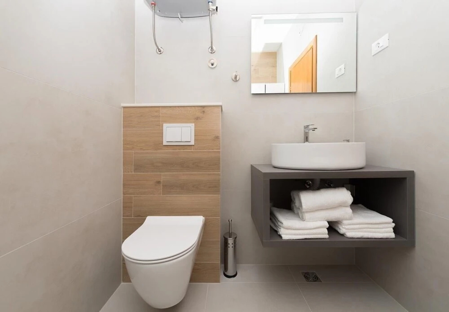 Ivi - 100 m From Pebble Beach - A4