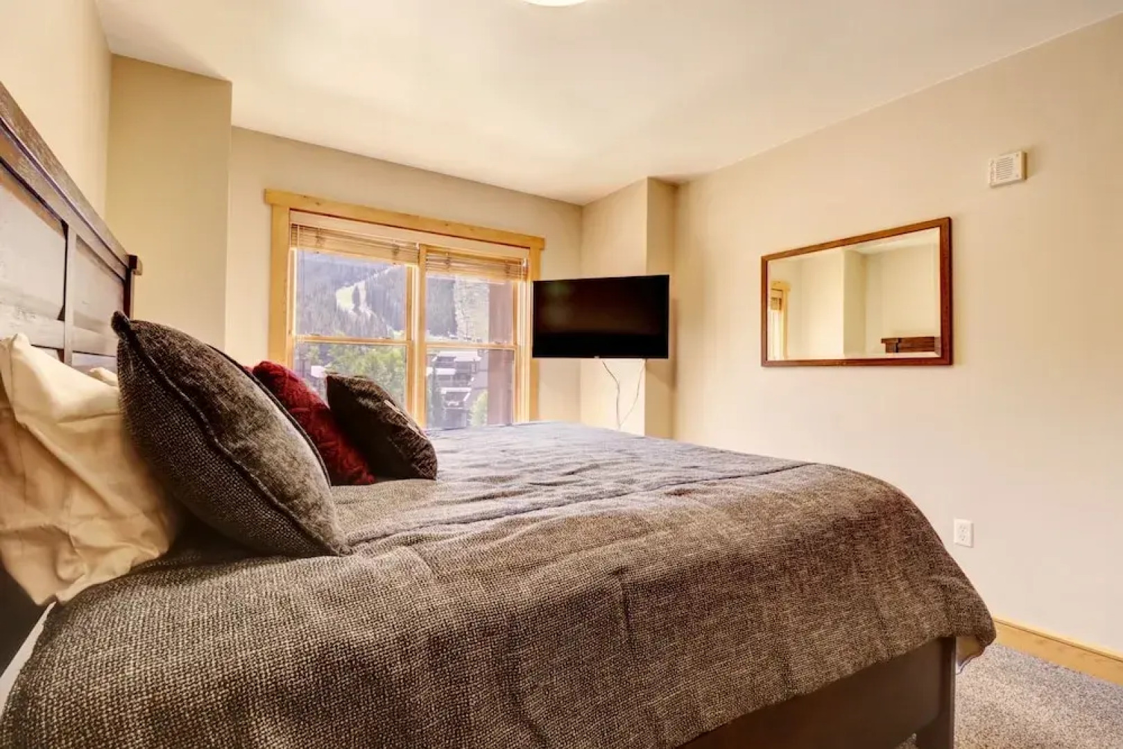 Newly Remodeled, Open Layout, with Incredible Views - CS302 by RedAwning