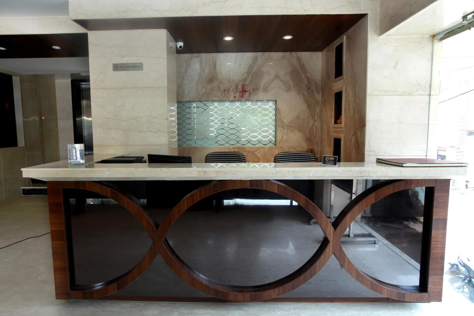 OYO 1395 Hotel Gandhi International