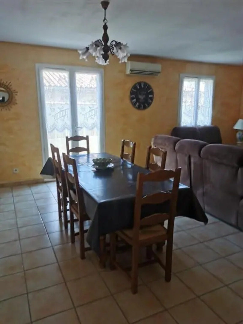 Belle villa de 90m2 au calme avec jardin et parking à 10 mn de la mer en voiture