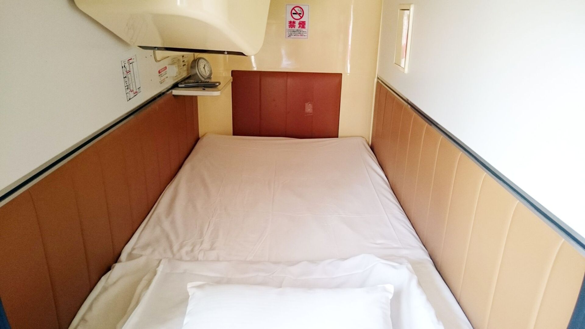 Hiroshima Capsule Hotel & Sauna New Japan EX - Caters to Men