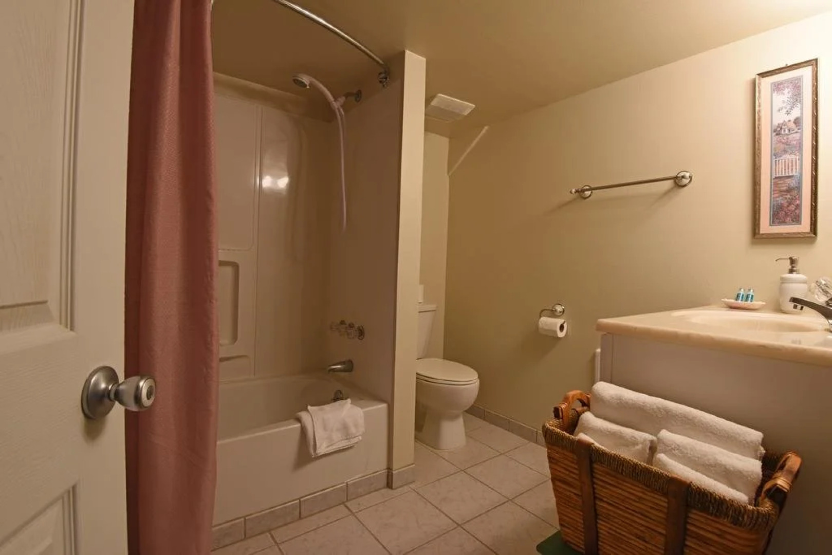 Pine Tree Inn and Bakery