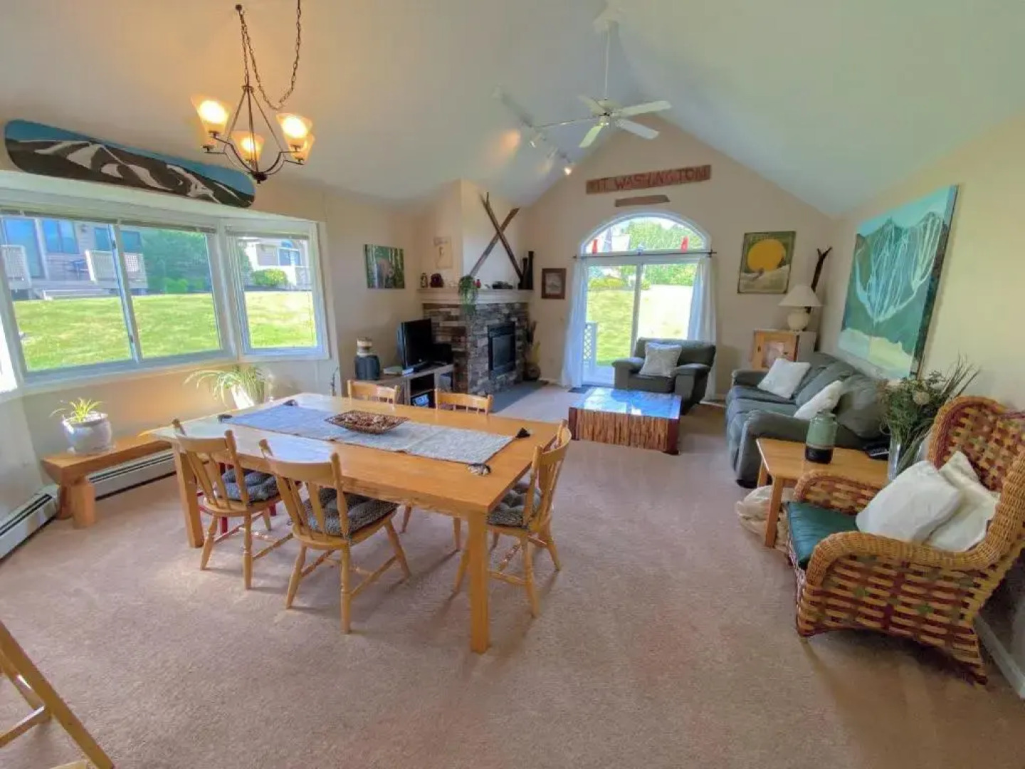 F4 Warm Fairway Village Townhome mountain views and large lawn So much to do