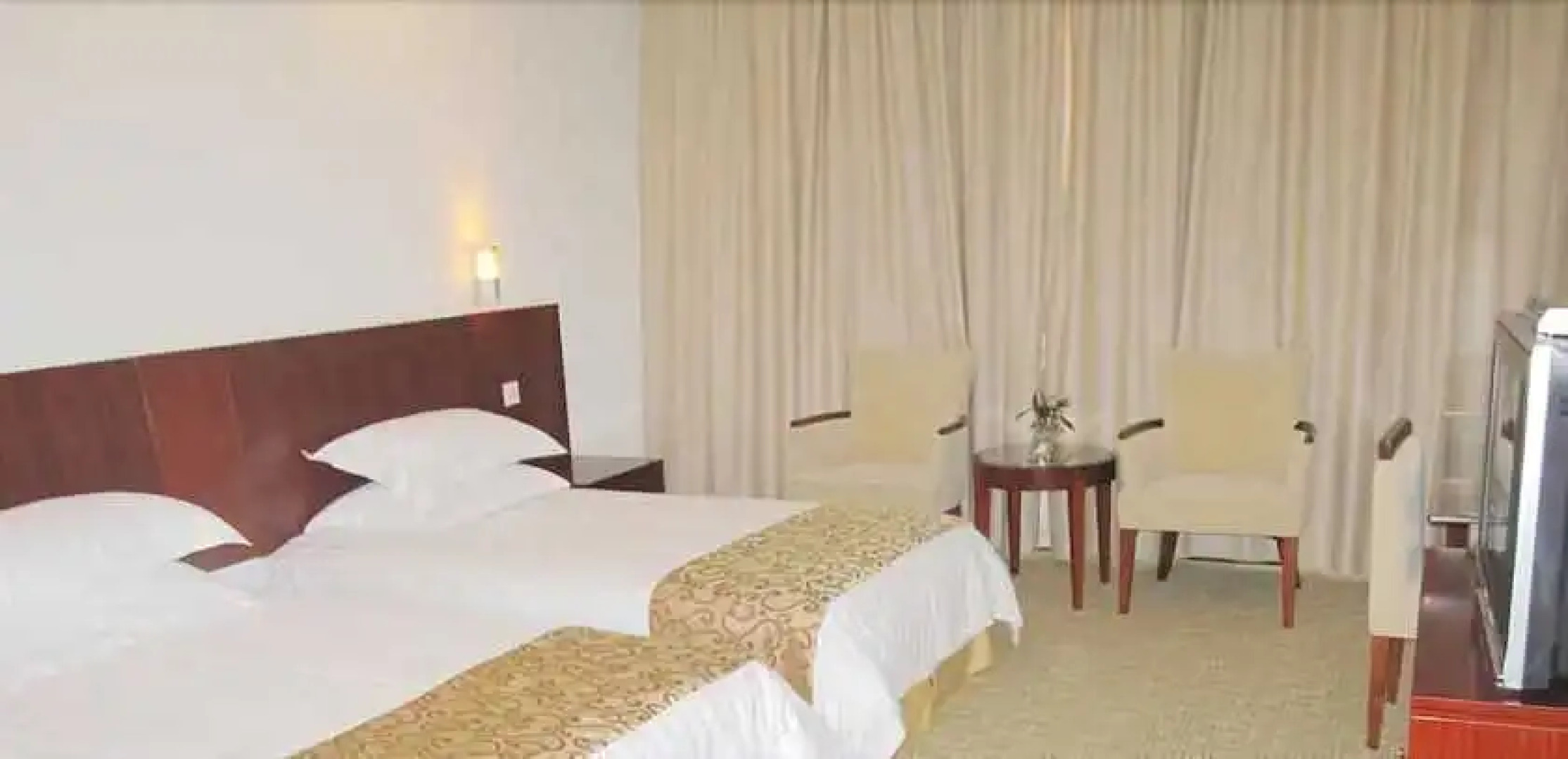 Jiuhuashan Center Hotel