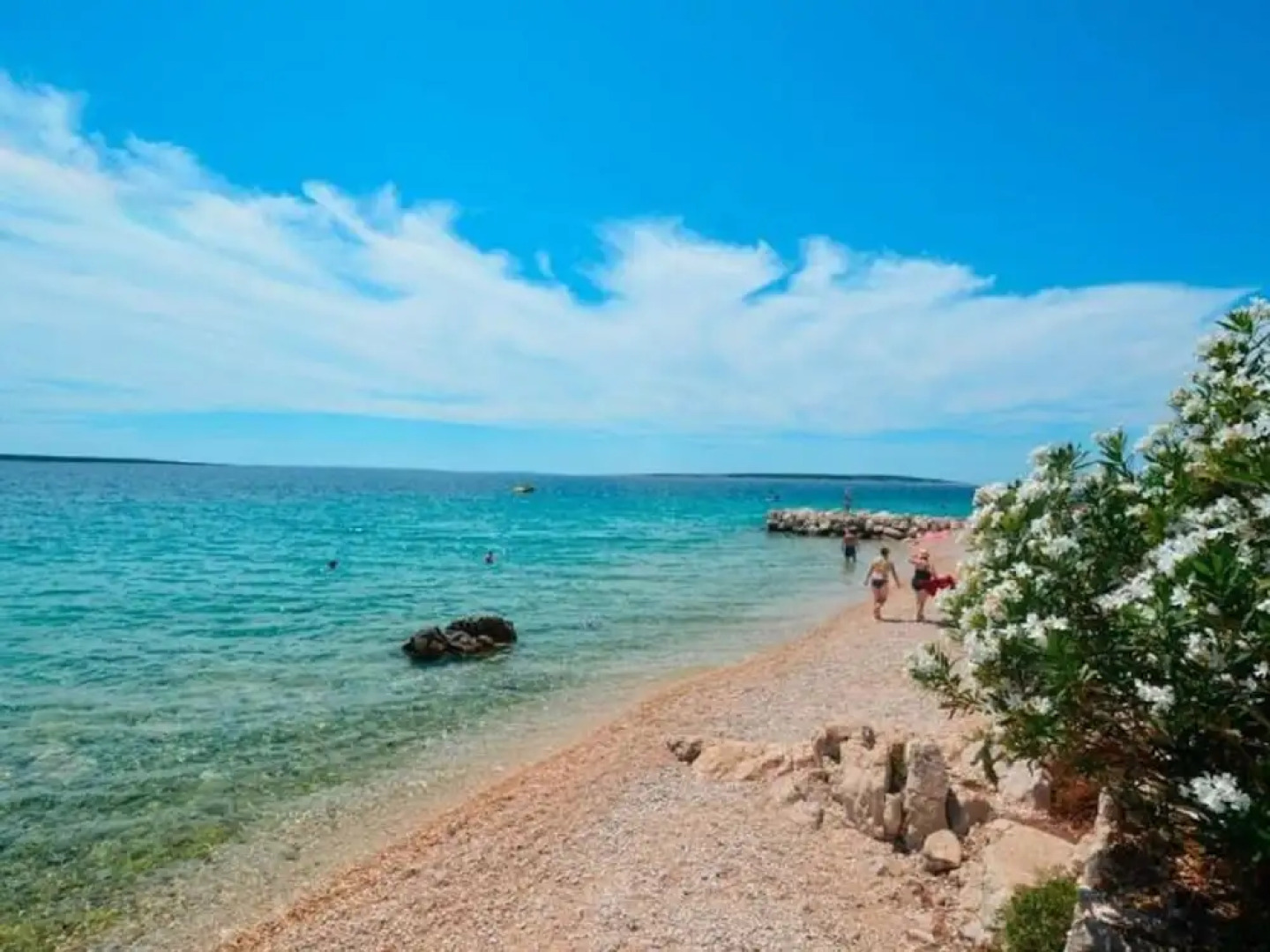 Holiday House in a Quiet Area Near the Sea, Private Garden, Terrace and BBQ