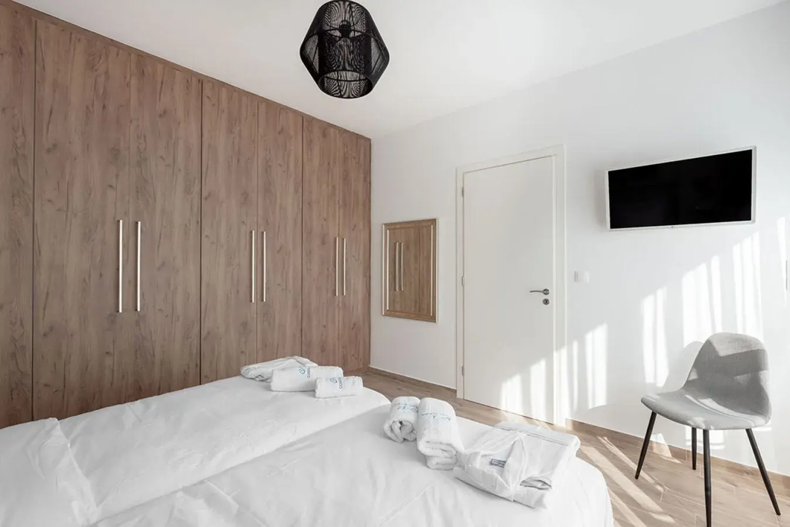 Costa Vasia Suites & Apartments