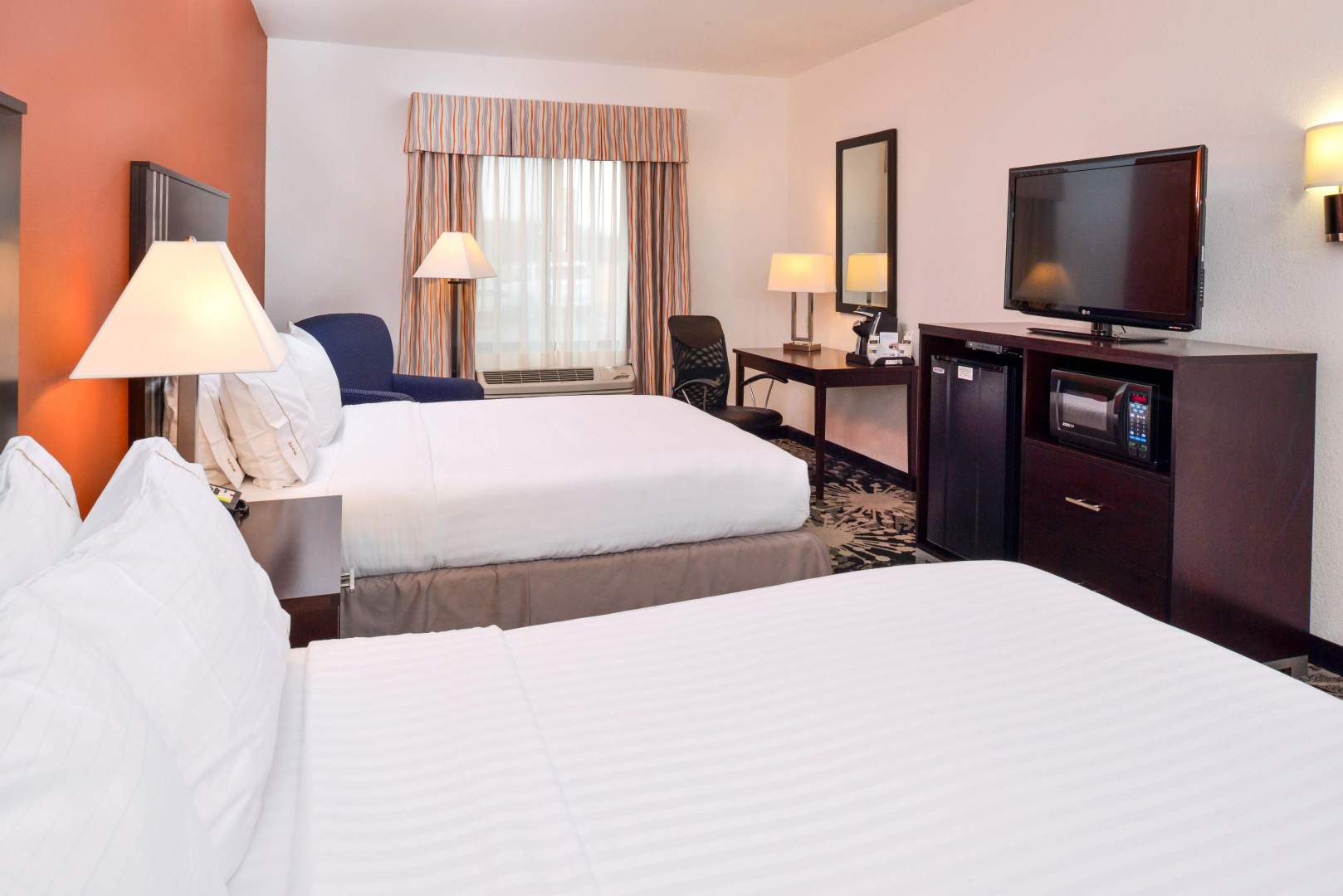 Holiday Inn Express & Suites Greenfield by IHG