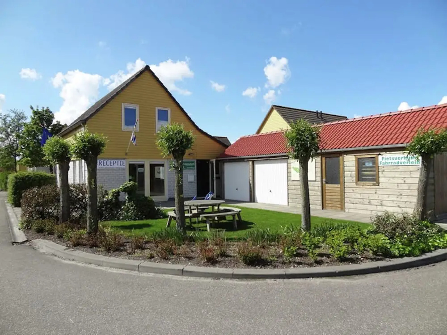 Spacious Holiday Home With Wifi, Beach at 200 m