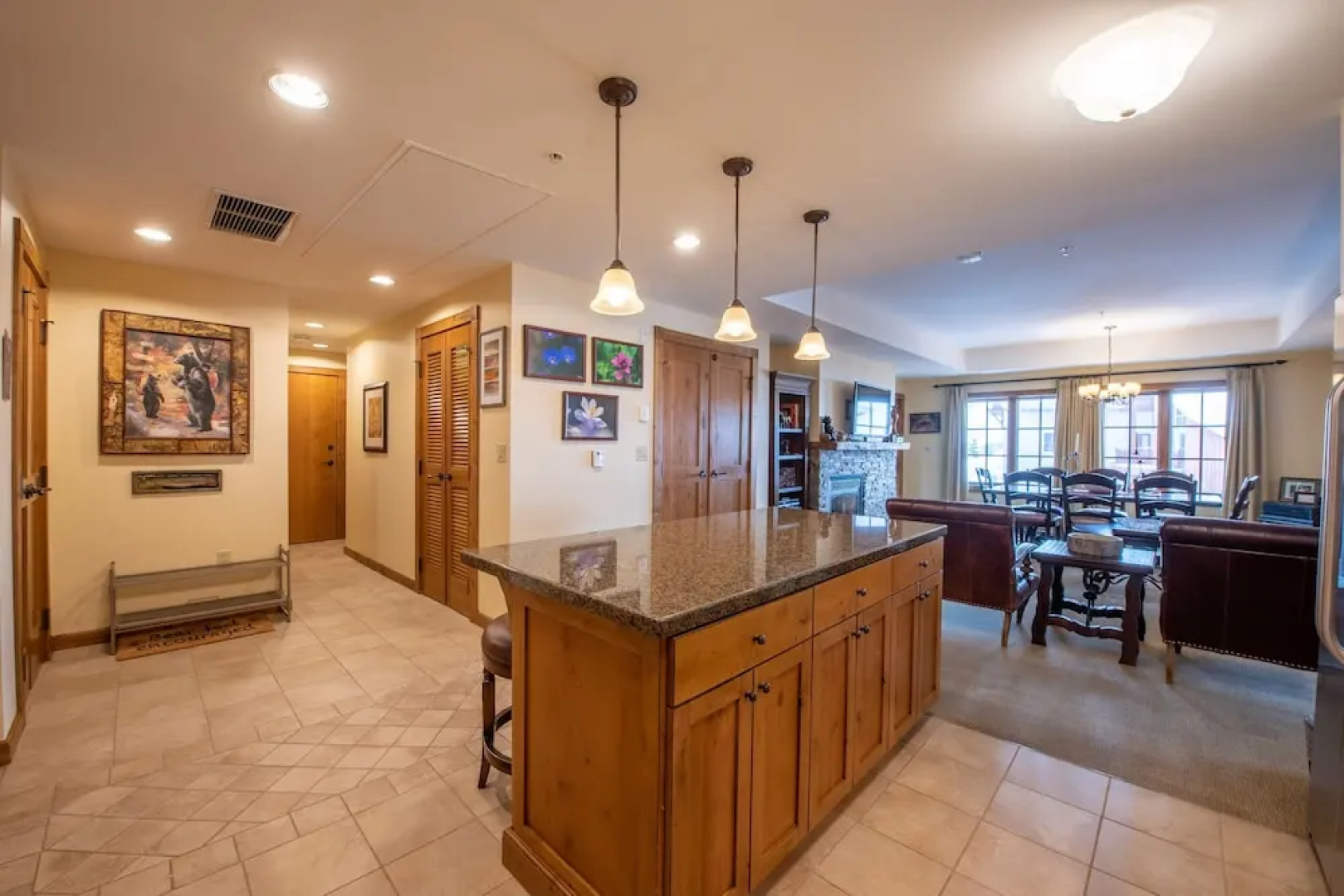 Large 3 Bedroom Bathroom In Mountaineer Square Condo - No Cleaning Fee! by RedAwning