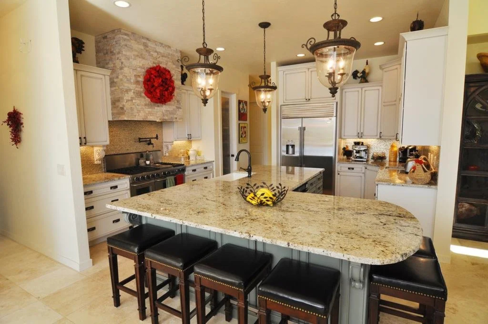 Lake's Edge Tuscan Lodge