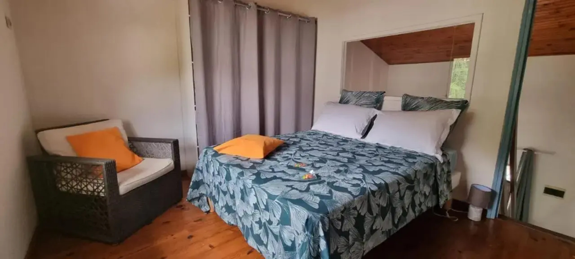 T2 tropical en bord de piscine à 100m de la mer