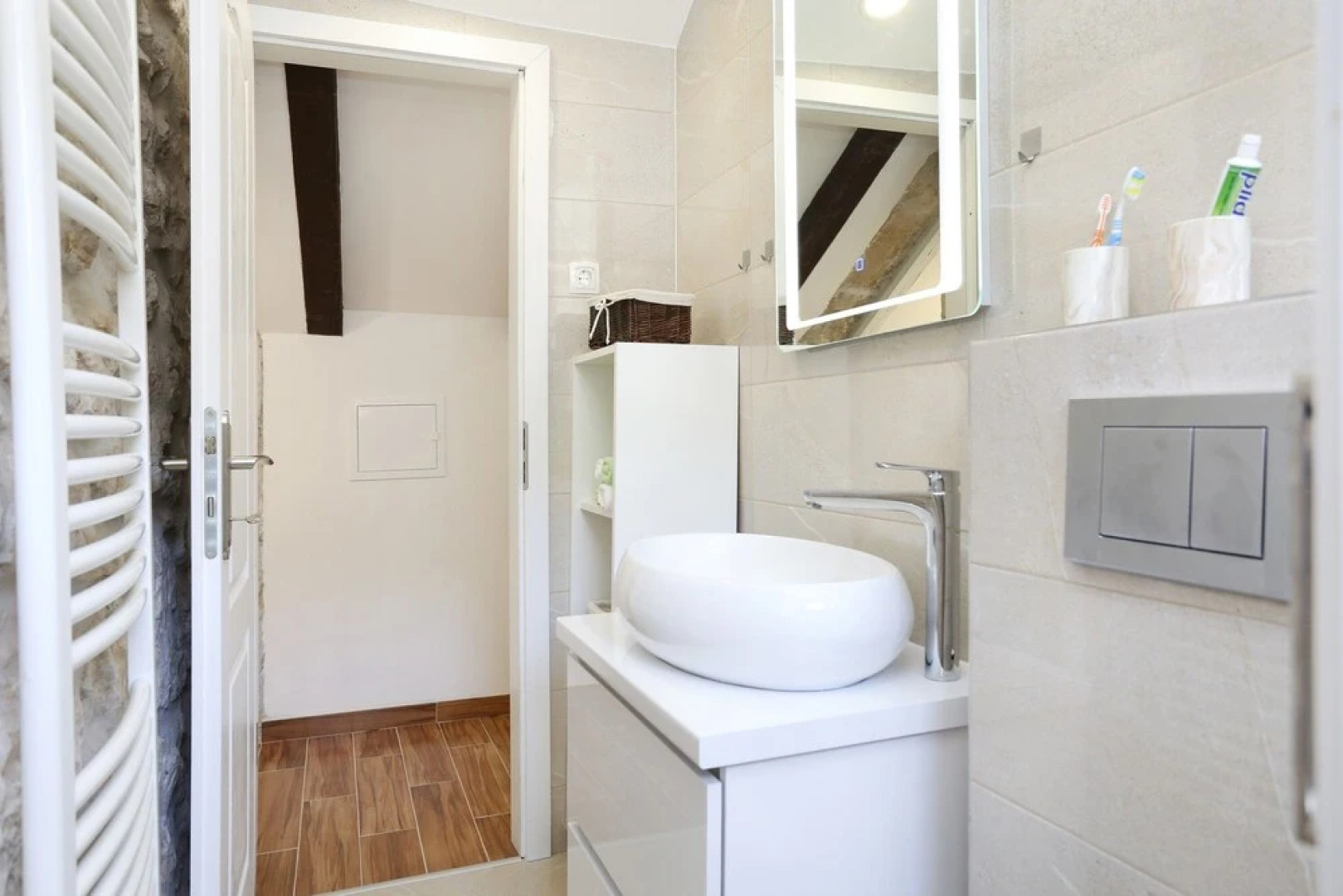 Rustic Stone House Bajeli with Jacuzzi