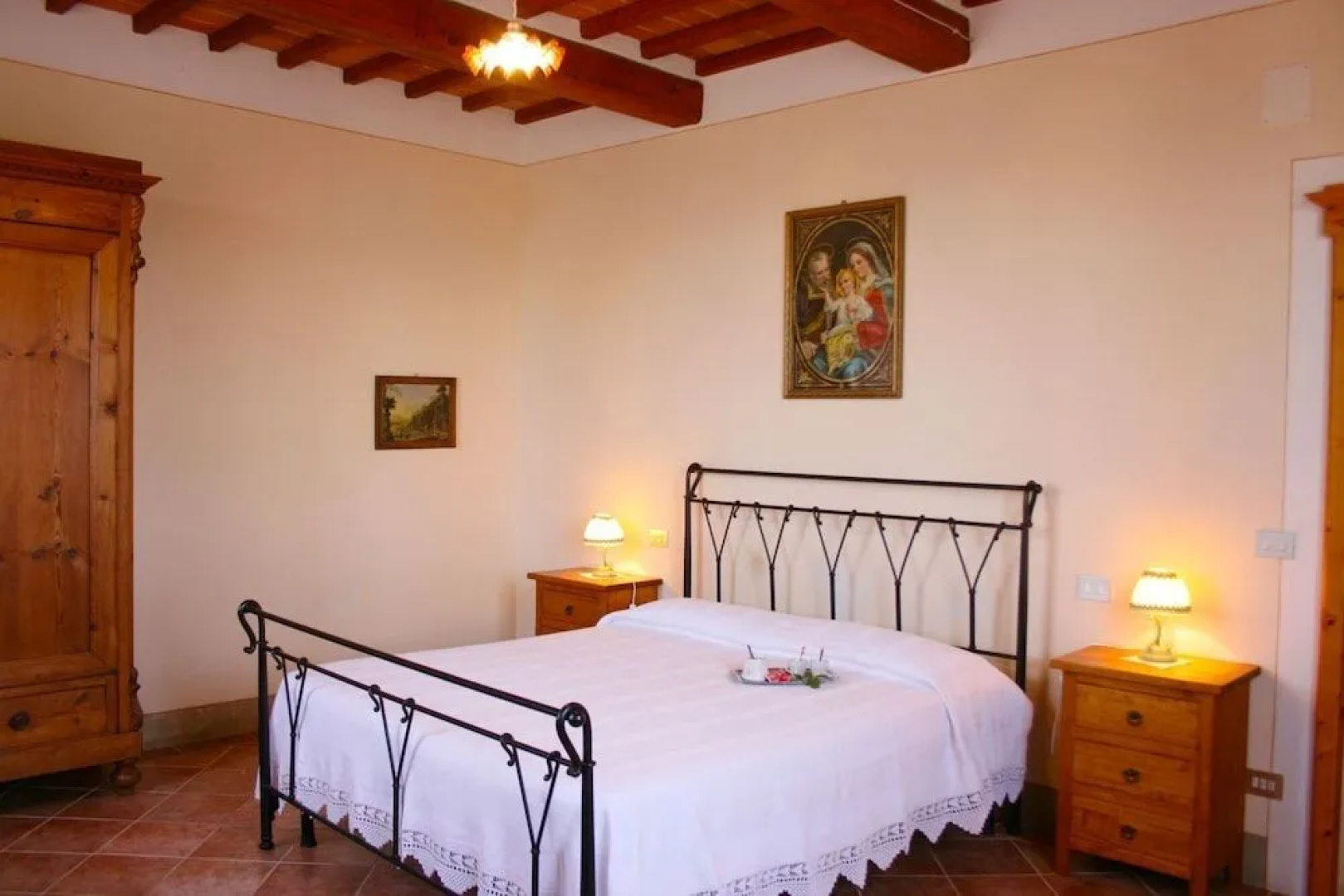 Stunning private villa for 8 guests with private pool, WIFI, TV, terrace, pets allowed and parking