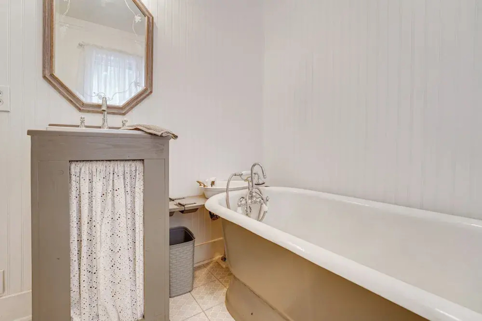 Spacious Vintage Gem w/ Sunroom in Manistee!