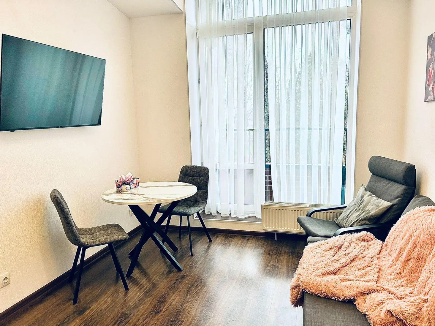 Апартаменты на аллее Тулонская 10