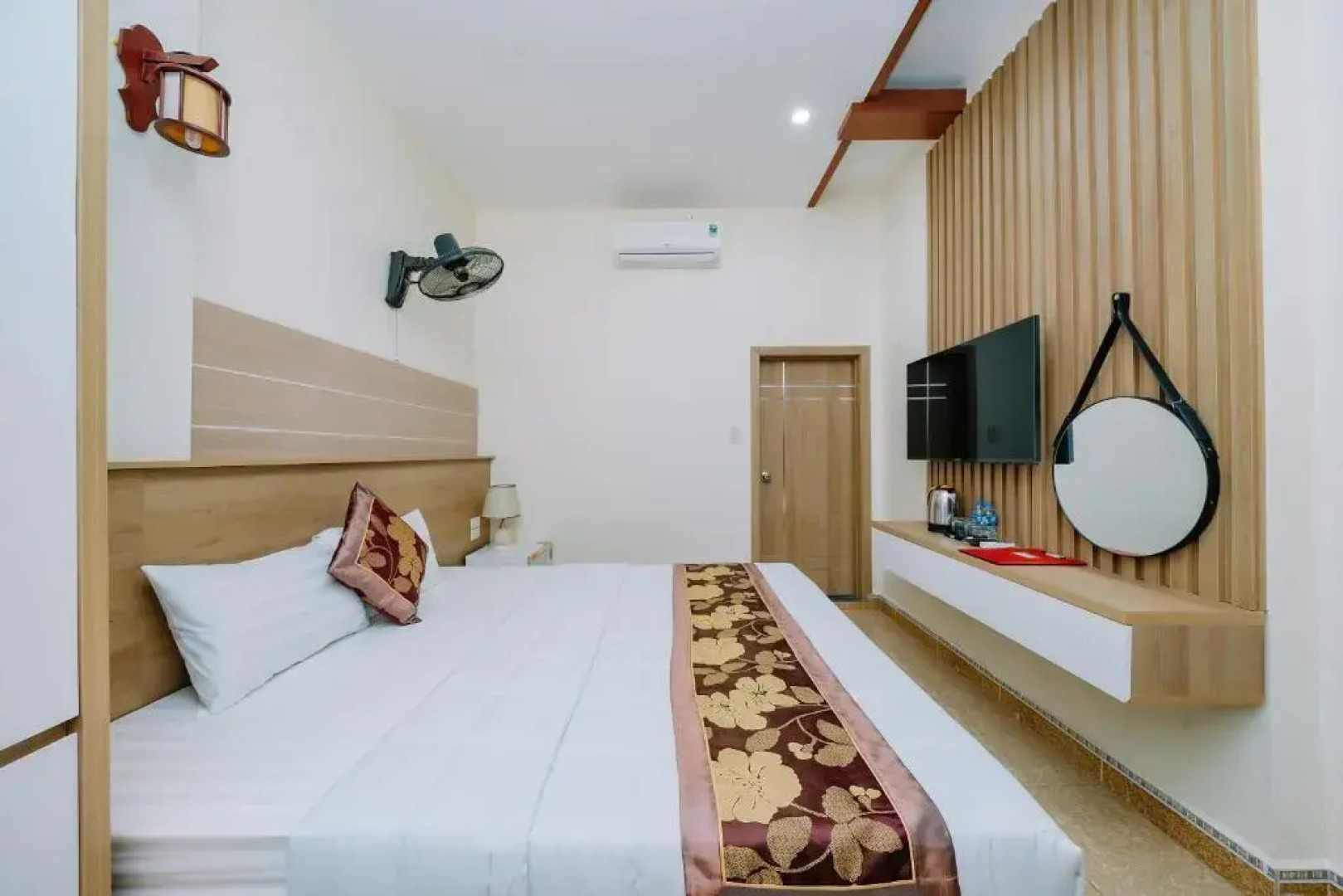 Cat Ba Seaview Hotel