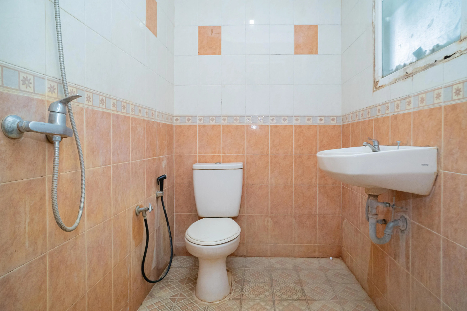 RedDoorz near Rumah Sakit Baptis Kediri