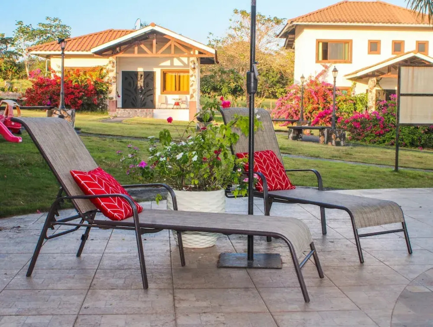 Country Hills Las Lajas