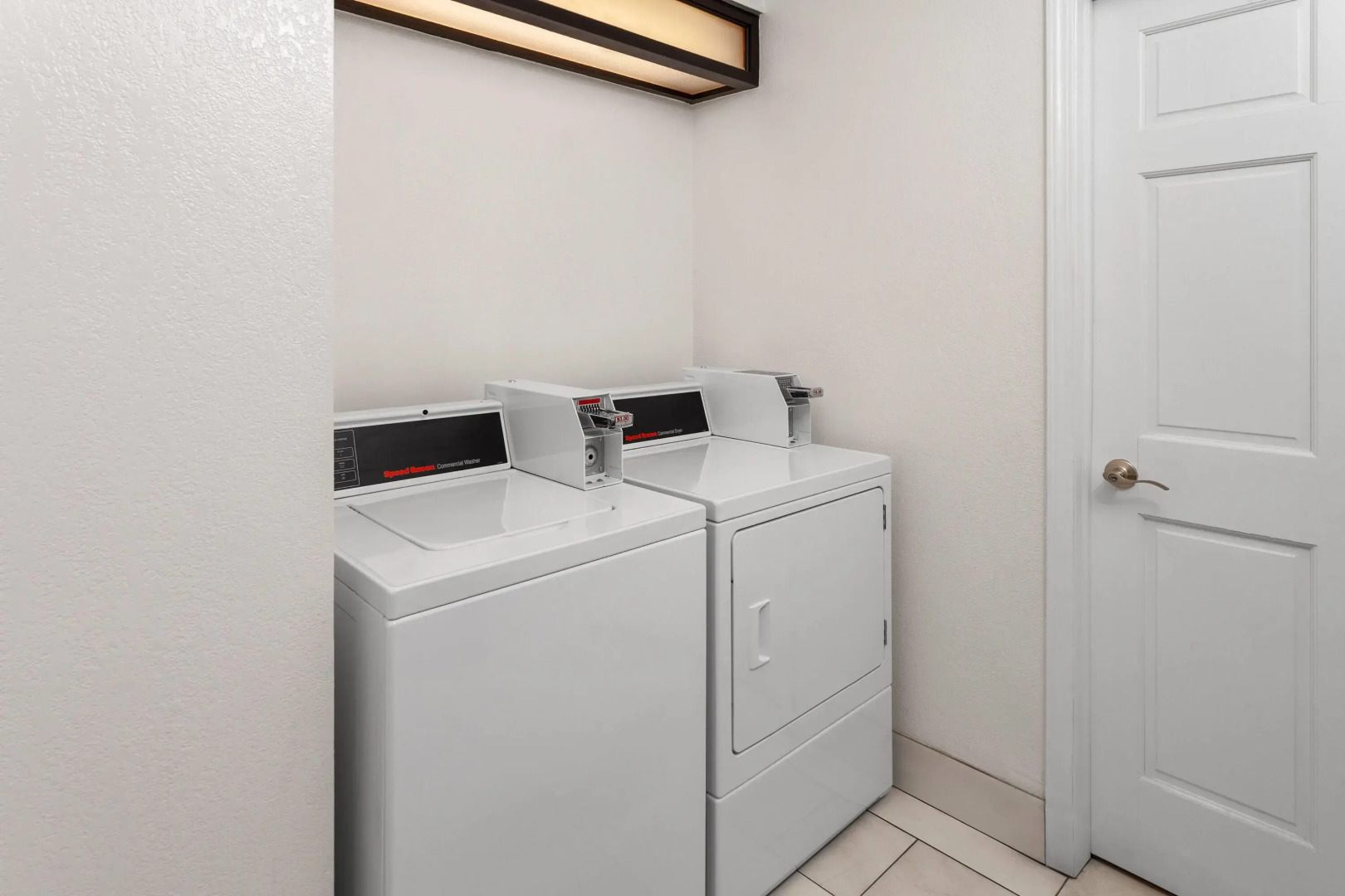 Days Inn & Suites by Wyndham Arlington Heights