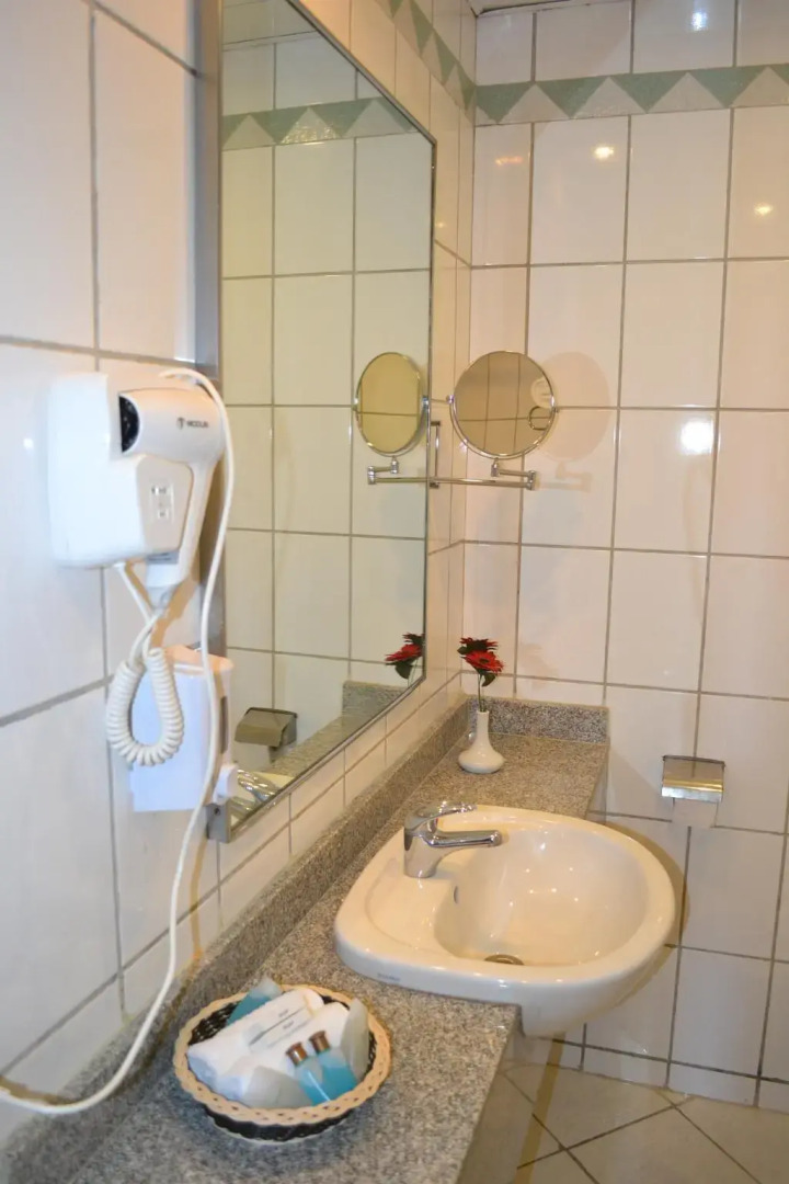 Dexon – Roma Hotel