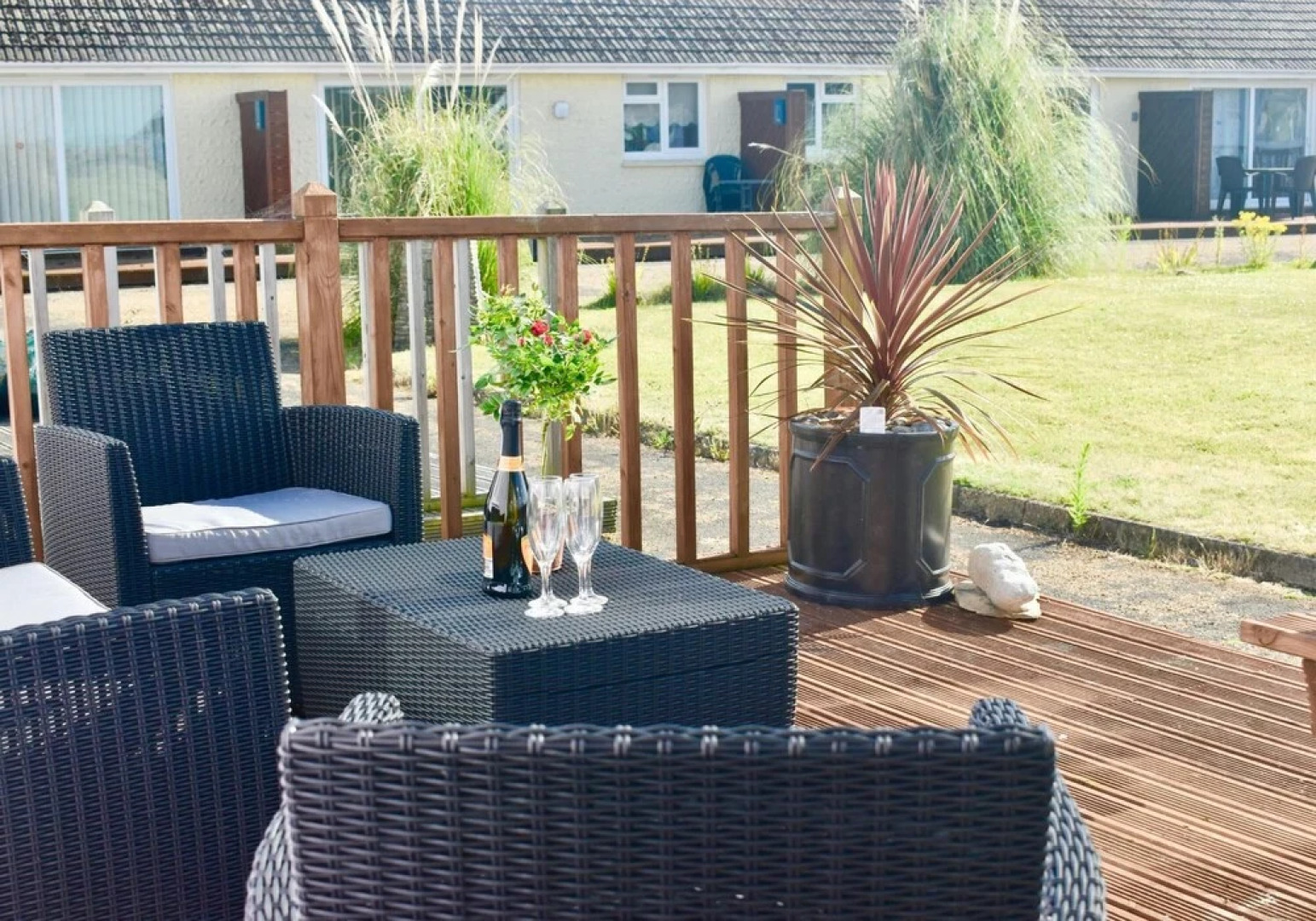 Seashells Dog Friendly Seaview Beach Chalet Sleeps 4 Beach Opposite