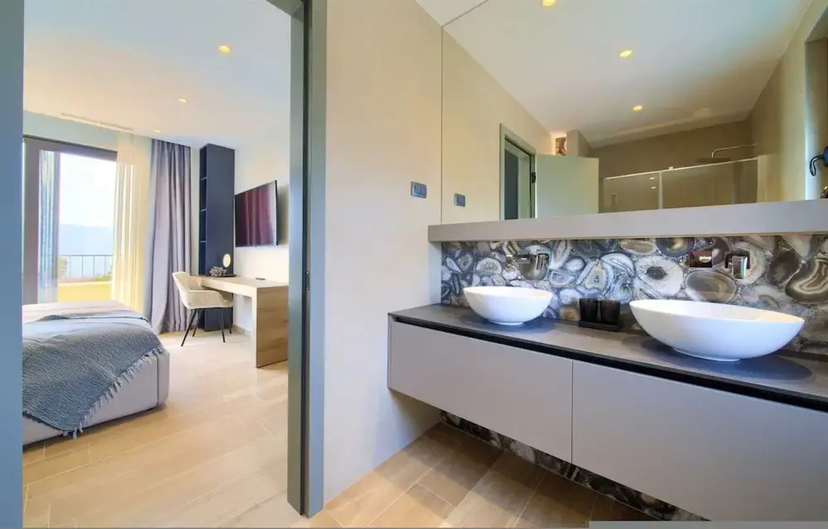 Villa Lord With Heated Pool Jacuzzi and Sauna