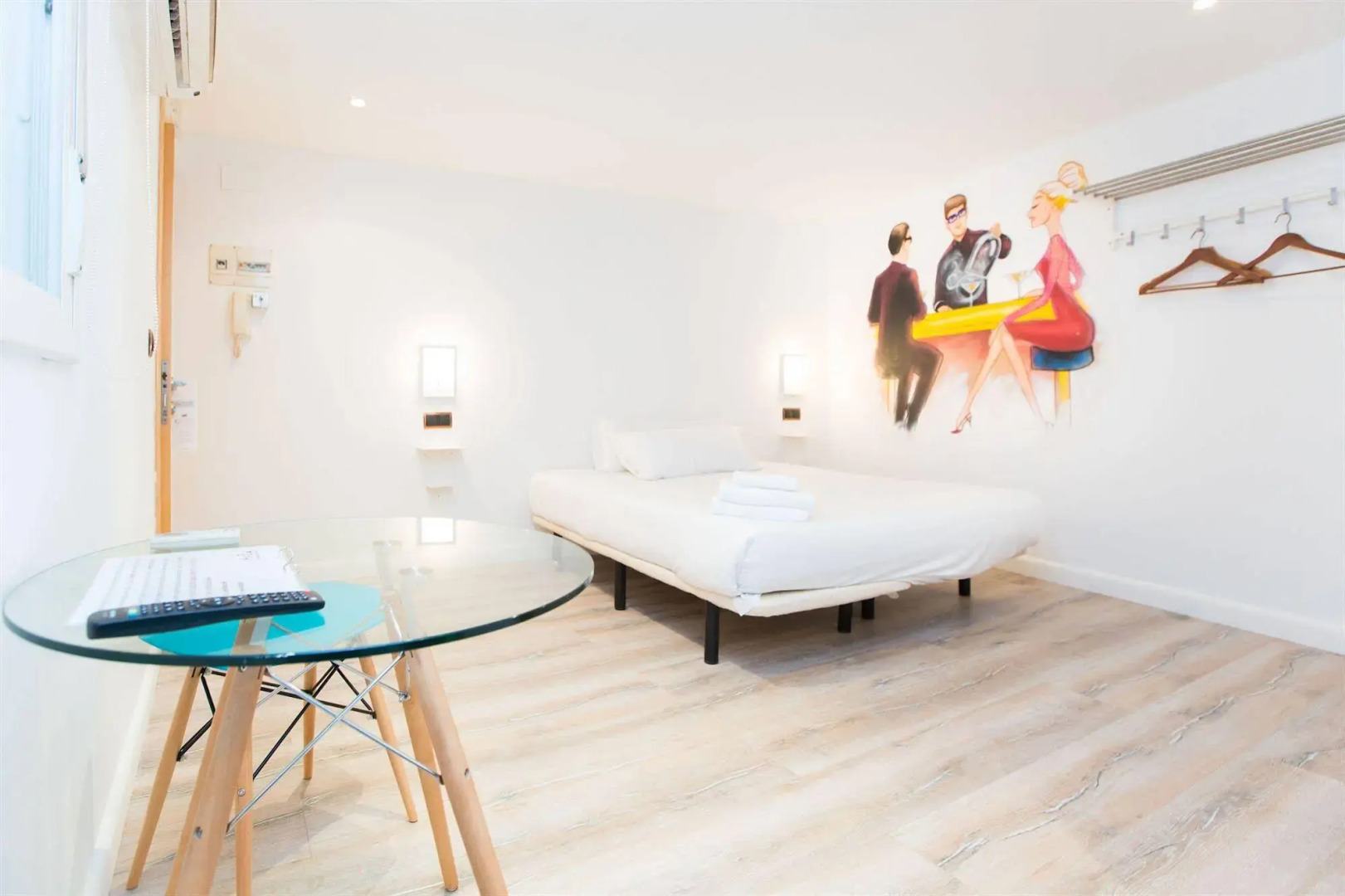 AinB Las Ramblas Colón Apartments