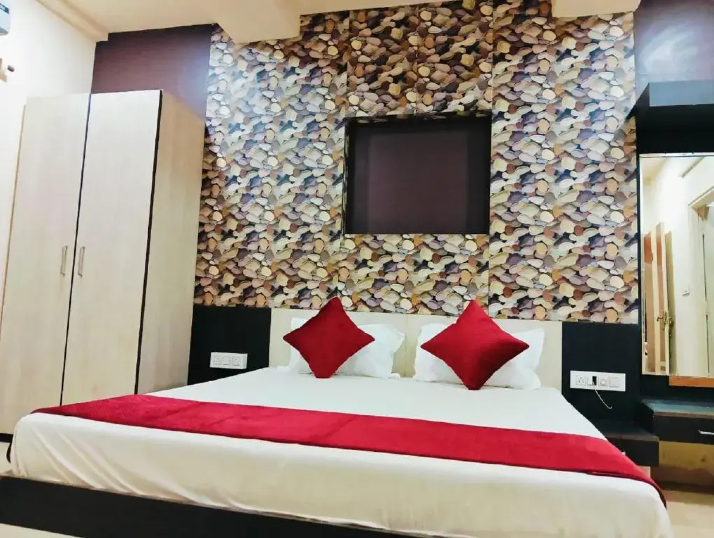 Tirupati Palace Hotel