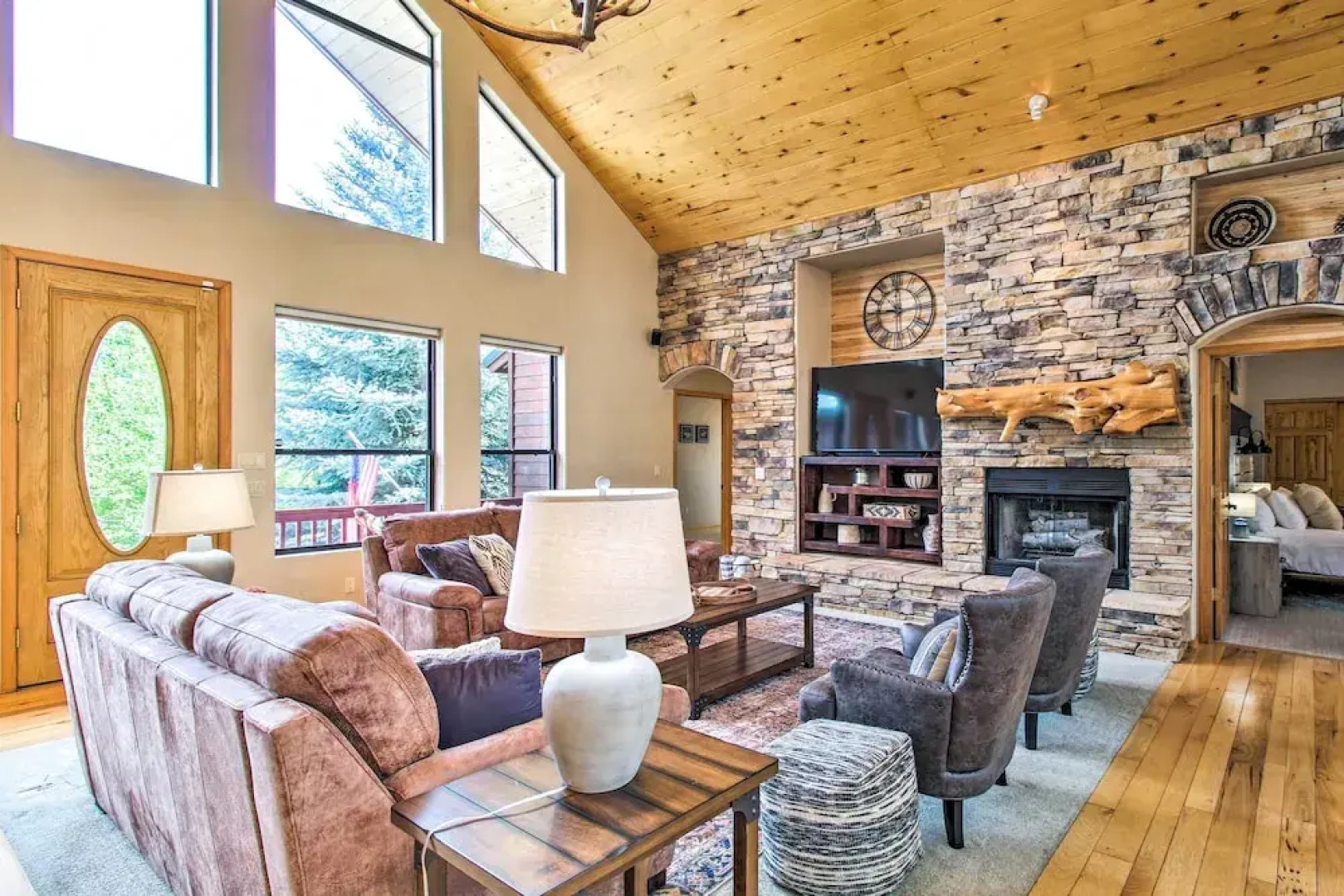 Hot Tub & Game Room: All-season Pinetop Cabin