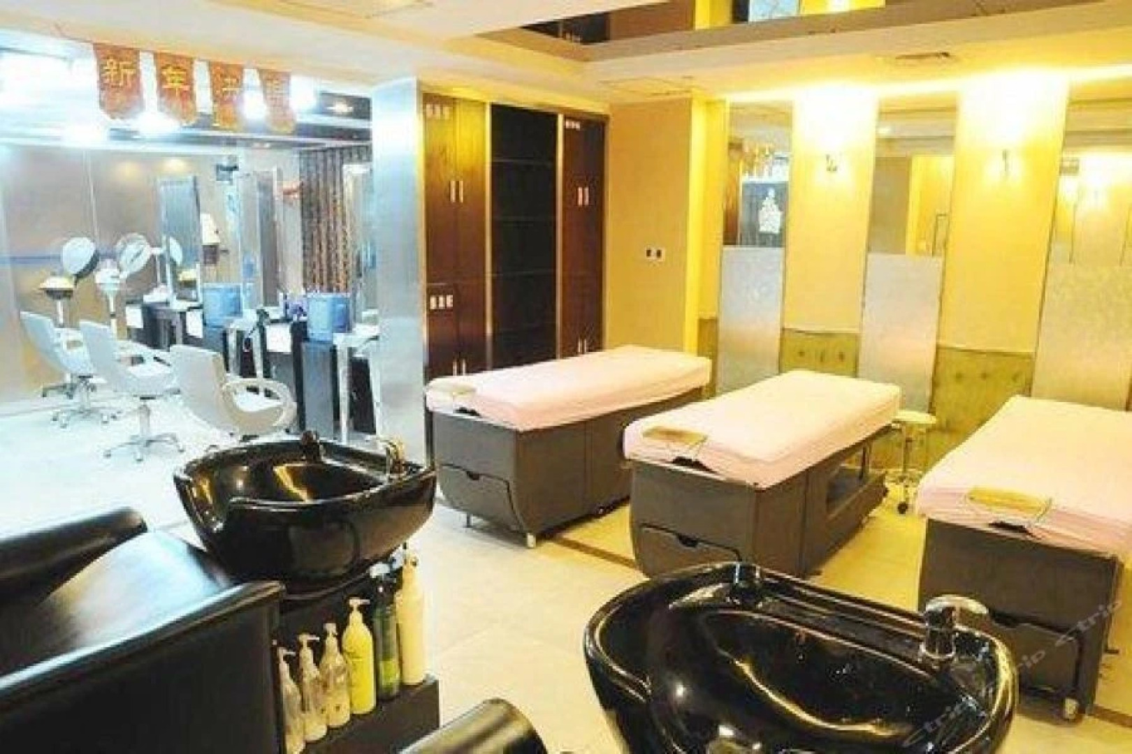 Yiyang Huatian Hotel