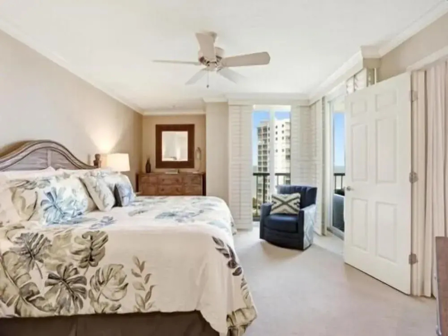 Deluxe Seaside Condo with Pool and Hot Tub by RedAwning