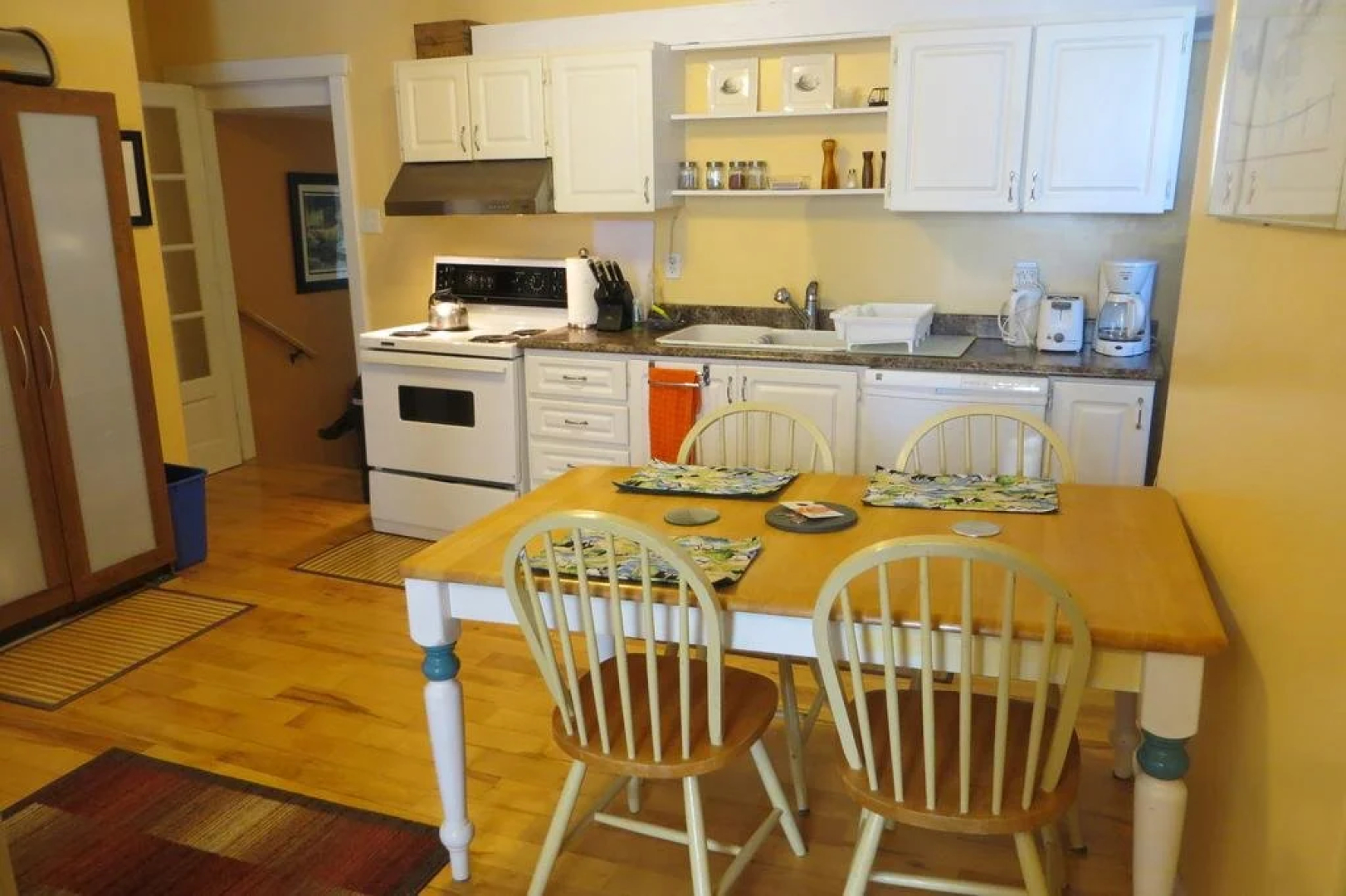 Pleasant Street Suites