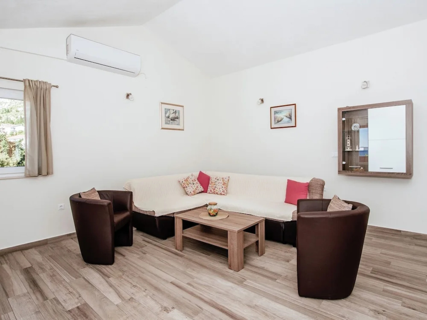 Modern Apartment near Sea in Starigrad