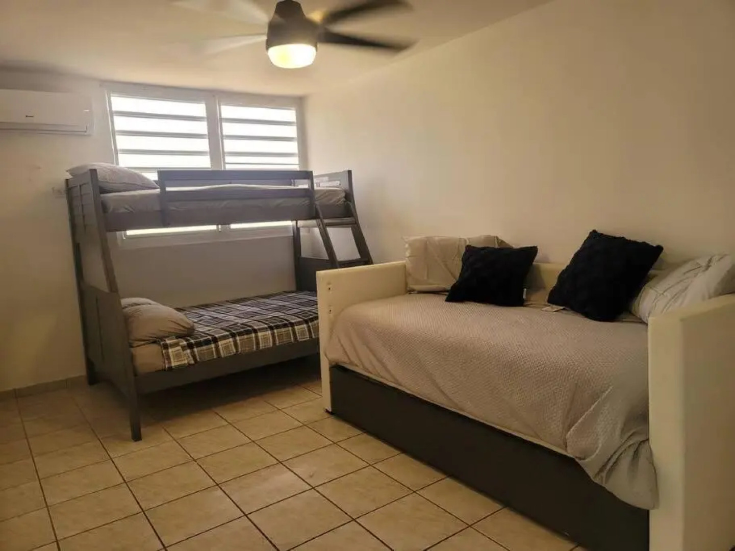 Peaceful ocean front home near Rainforest & rivers 102